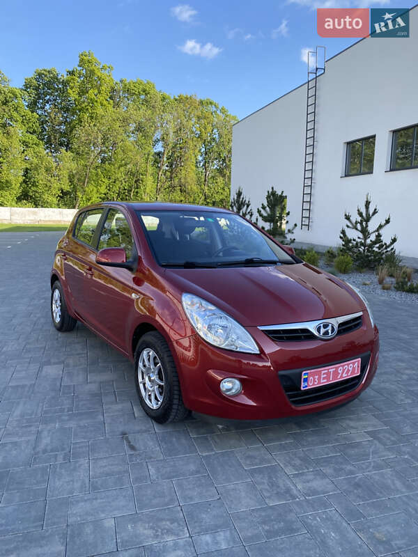 Хэтчбек Hyundai i20 2010 в Луцке