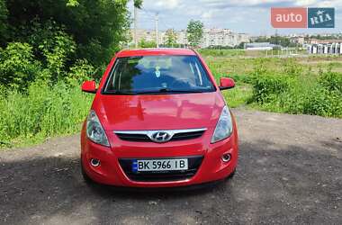Хэтчбек Hyundai i20 2009 в 