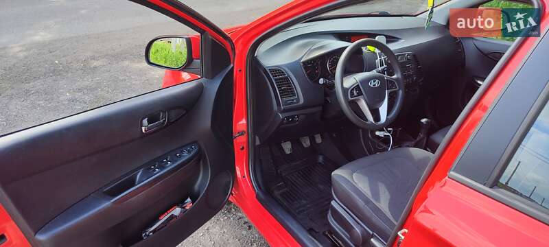 Хэтчбек Hyundai i20 2009 в Ровно