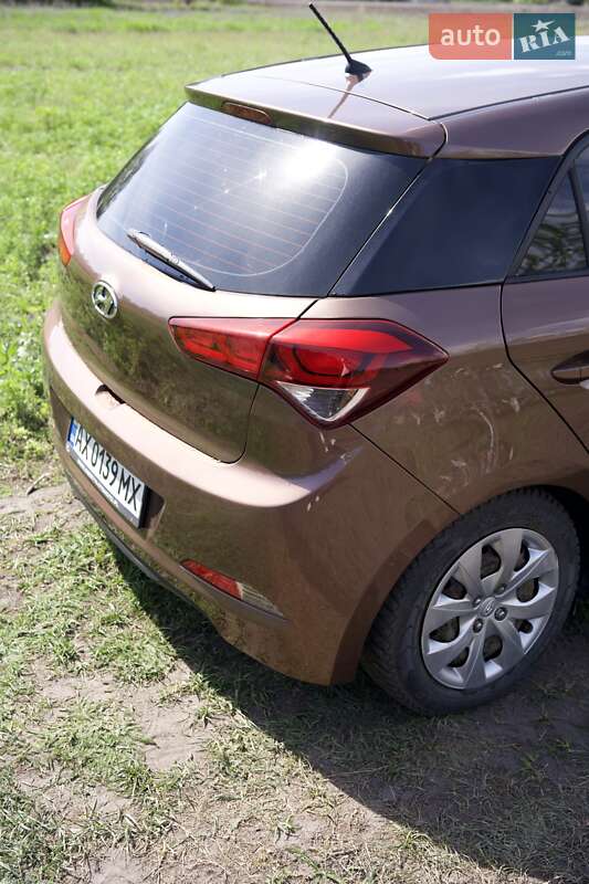 Хэтчбек Hyundai i20 2016 в Киеве