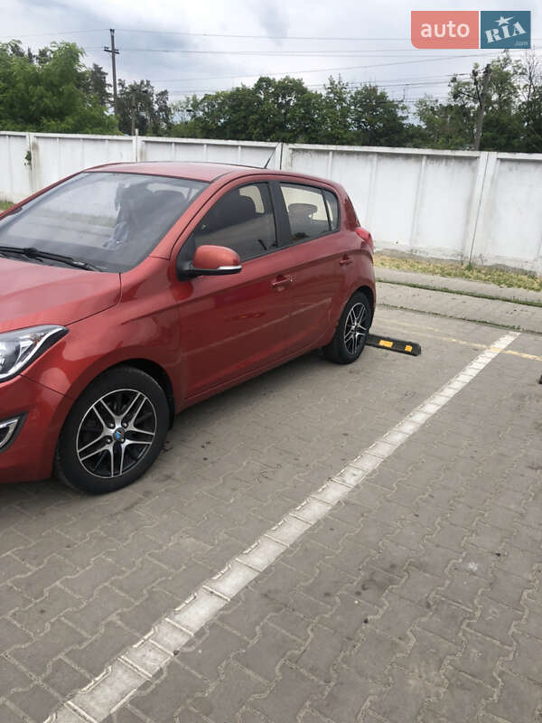 Хэтчбек Hyundai i20 2014 в Ирпене