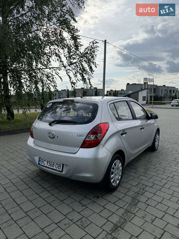 Хетчбек Hyundai i20 2011 в Пустомитах