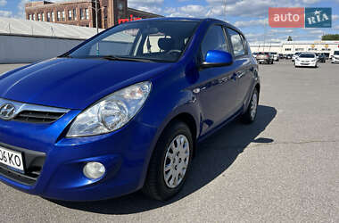 Хетчбек Hyundai i20 2010 в 