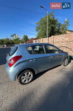 Хетчбек Hyundai i20 2008 в 