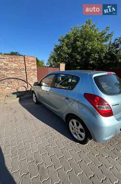 Хетчбек Hyundai i20 2008 в 