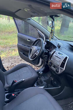 Хэтчбек Hyundai i20 2010 в 