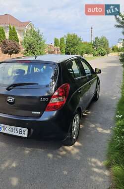 Хэтчбек Hyundai i20 2012 в 