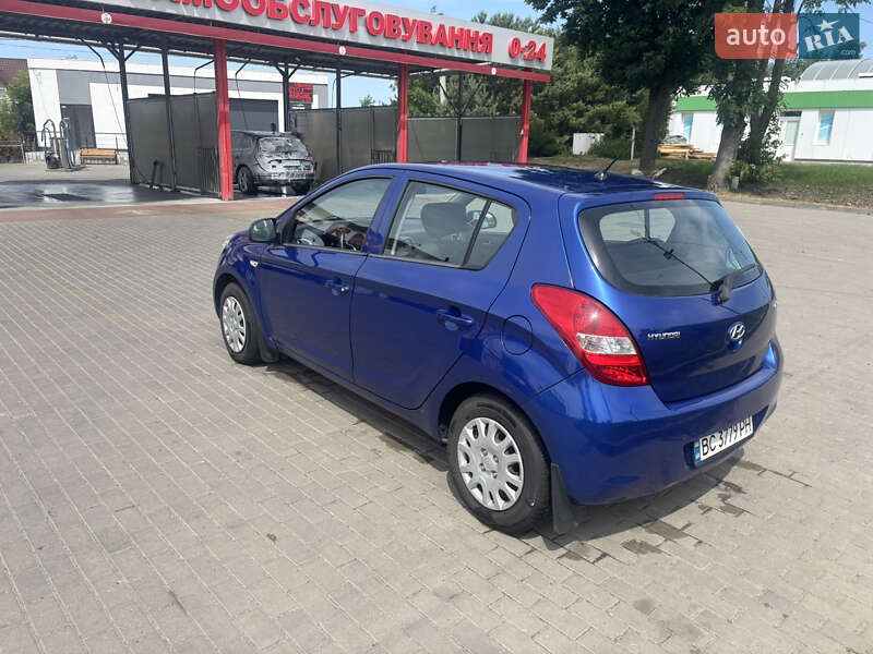 Хэтчбек Hyundai i20 2012 в Львове