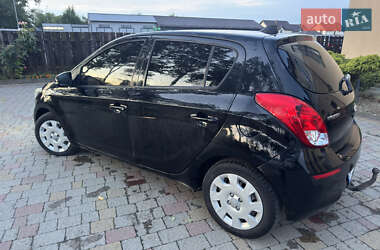 Хэтчбек Hyundai i20 2012 в 