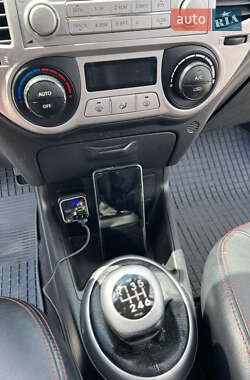 Хэтчбек Hyundai i20 2009 в 