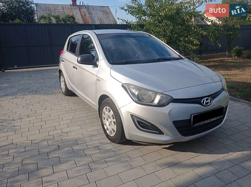 Хэтчбек Hyundai i20 2014 в 