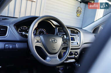 Хэтчбек Hyundai i20 2016 в 