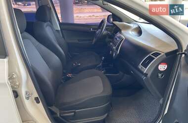 Хэтчбек Hyundai i20 2012 в 