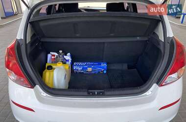 Хэтчбек Hyundai i20 2012 в 