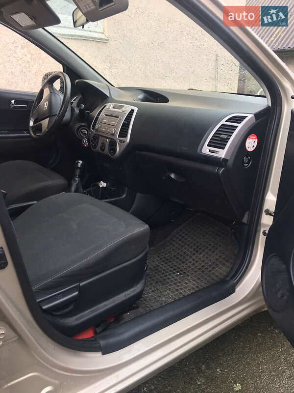 Хетчбек Hyundai i20 2011 в Звягелі