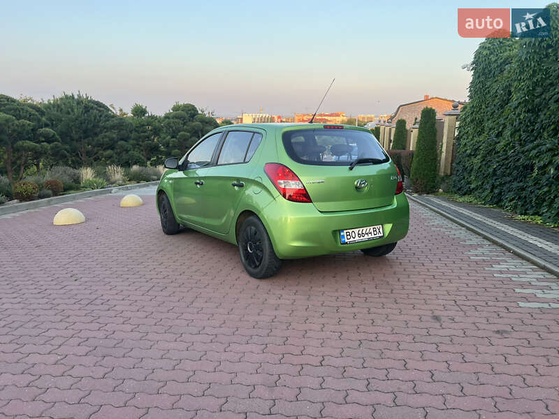Хэтчбек Hyundai i20 2009 в Черновцах