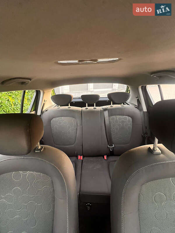 Хэтчбек Hyundai i20 2009 в Черновцах
