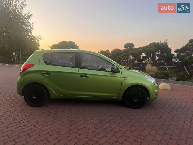 Хэтчбек Hyundai i20 2009 в Черновцах