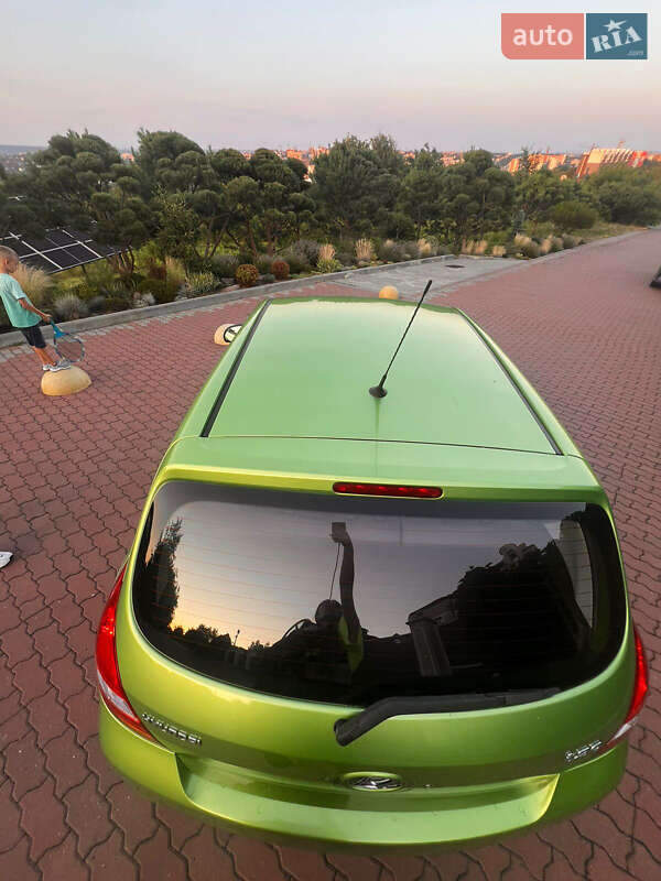 Хэтчбек Hyundai i20 2009 в Черновцах