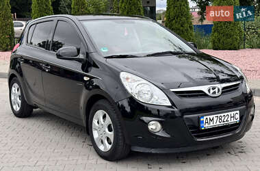 Хэтчбек Hyundai i20 2010 в Житомире