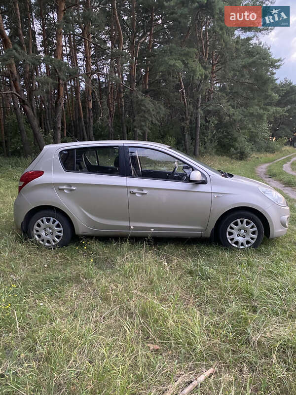 Хэтчбек Hyundai i20 2011 в Черкассах