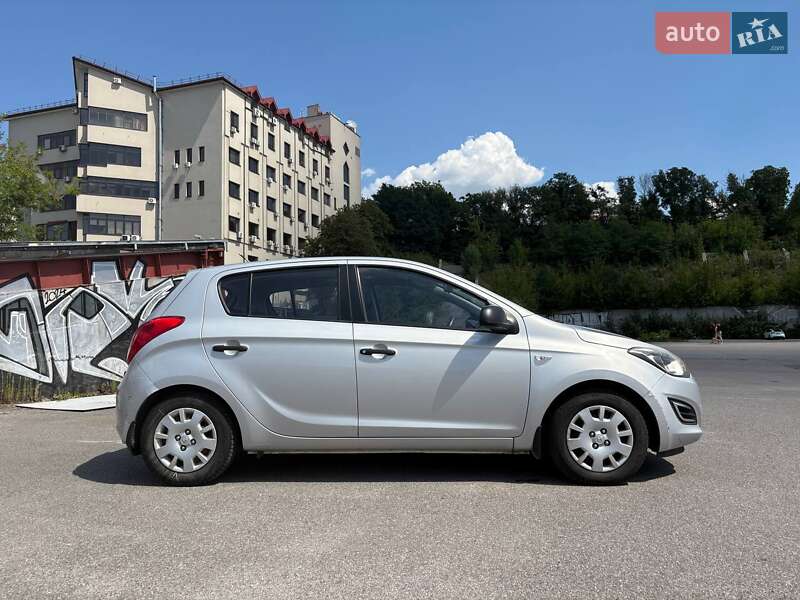 Хэтчбек Hyundai i20 2014 в Киеве фото 16 Хэтчбек Hyundai i20 2014 в Киеве