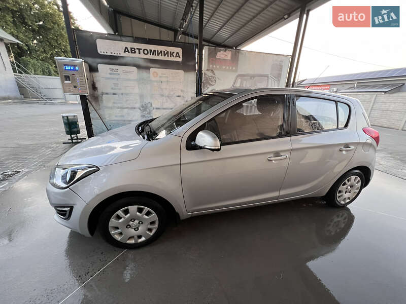 Хэтчбек Hyundai i20 2012 в Ровно