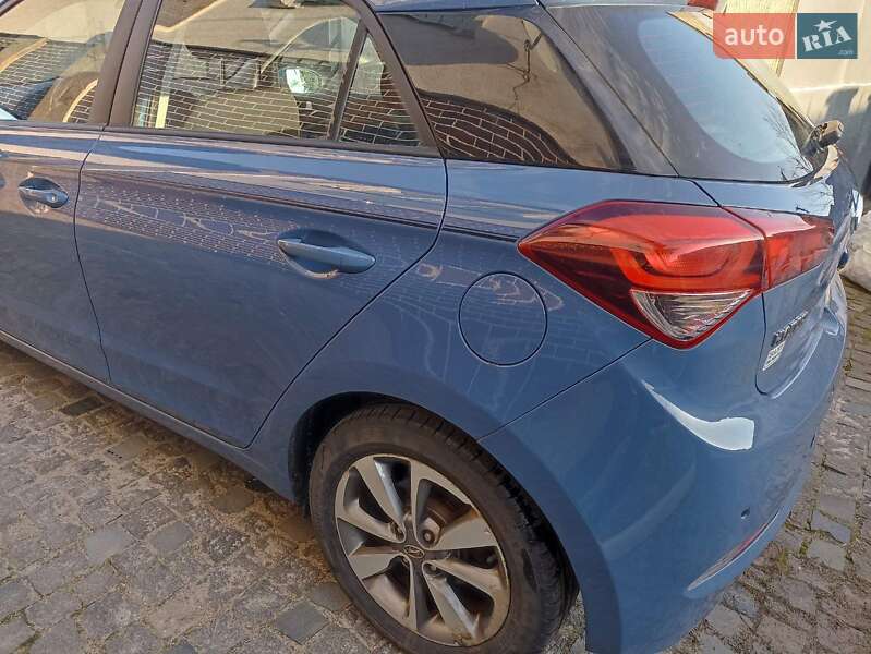 Хэтчбек Hyundai i20 2016 в Киеве
