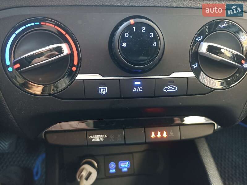 Хэтчбек Hyundai i20 2016 в Киеве