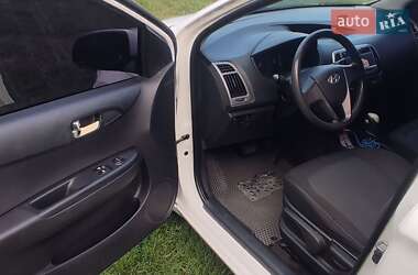 Хэтчбек Hyundai i20 2013 в 