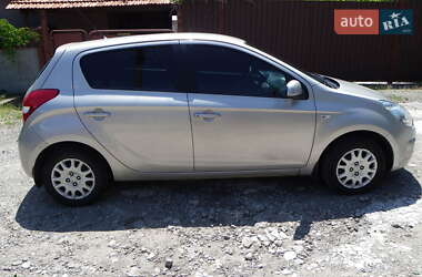 Хэтчбек Hyundai i20 2010 в 