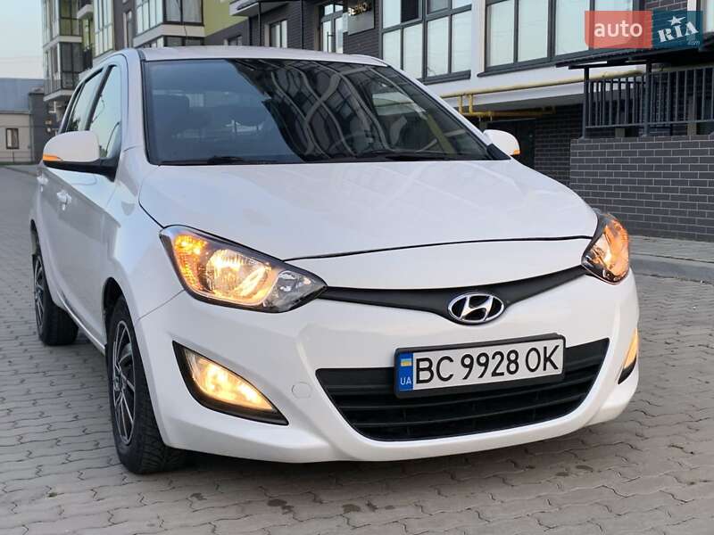 Хэтчбек Hyundai i20 2012 в 
