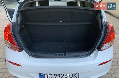 Хэтчбек Hyundai i20 2012 в 