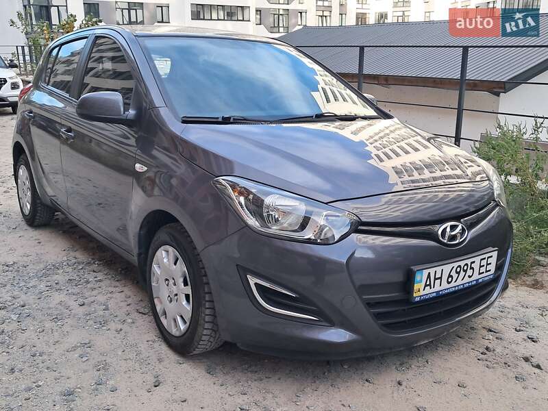 Хэтчбек Hyundai i20 2014 в Киеве
