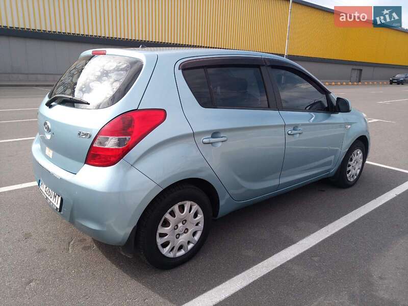 Хэтчбек Hyundai i20 2011 в Киеве