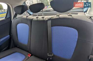 Хетчбек Hyundai i20 2010 в 