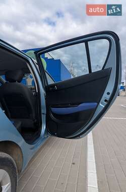 Хетчбек Hyundai i20 2010 в 