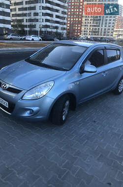 Хэтчбек Hyundai i20 2012 в 