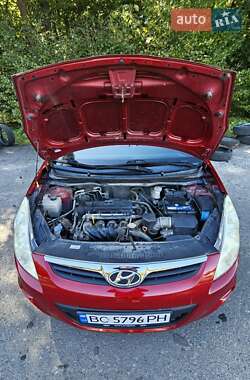 Хэтчбек Hyundai i20 2009 в 