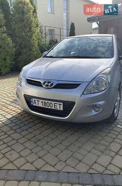 Хэтчбек Hyundai i20 2011 в 