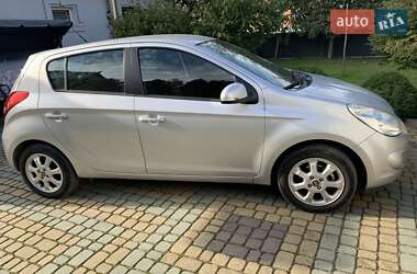 Хэтчбек Hyundai i20 2011 в 