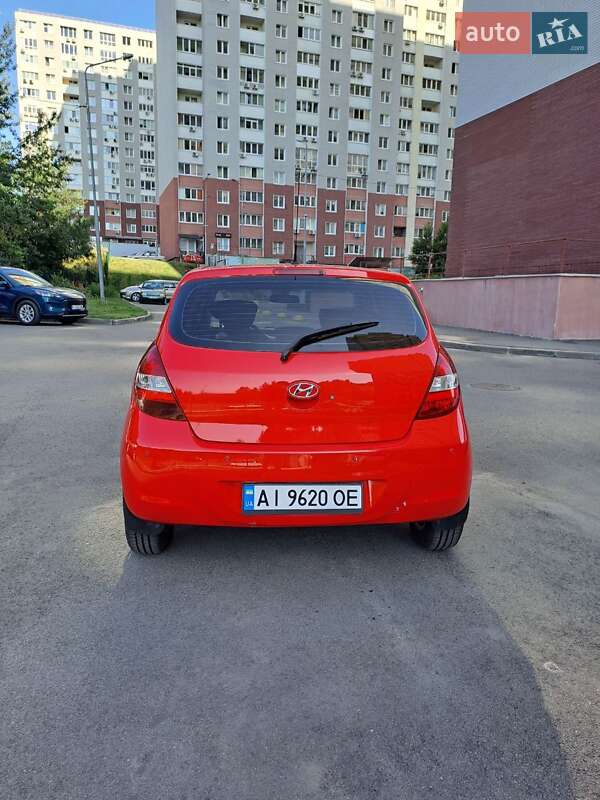 Хетчбек Hyundai i20 2012 в Вишгороді