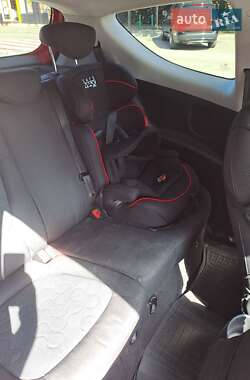 Хэтчбек Hyundai i20 2012 в 