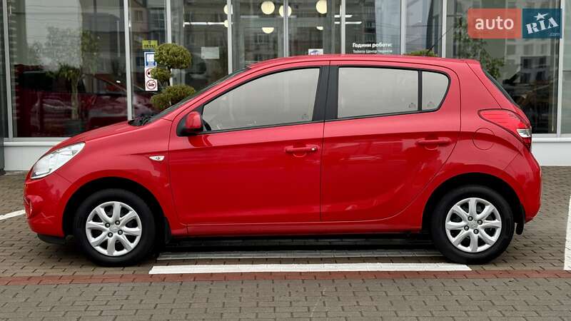 Хэтчбек Hyundai i20 2011 в Чернигове