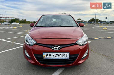 Хэтчбек Hyundai i20 2014 в Киеве