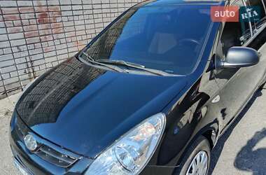 Хэтчбек Hyundai i20 2011 в 