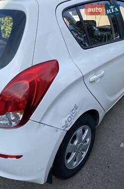 Хэтчбек Hyundai i20 2013 в 