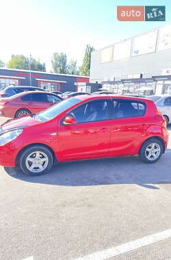 Хэтчбек Hyundai i20 2011 в 