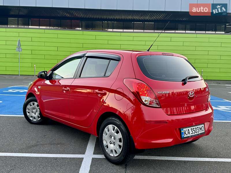 Хэтчбек Hyundai i20 2014 в Киеве фото 20 Хэтчбек Hyundai i20 2014 в Киеве