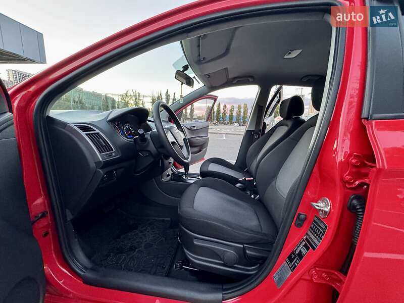 Хэтчбек Hyundai i20 2014 в Киеве фото 30 Хэтчбек Hyundai i20 2014 в Киеве